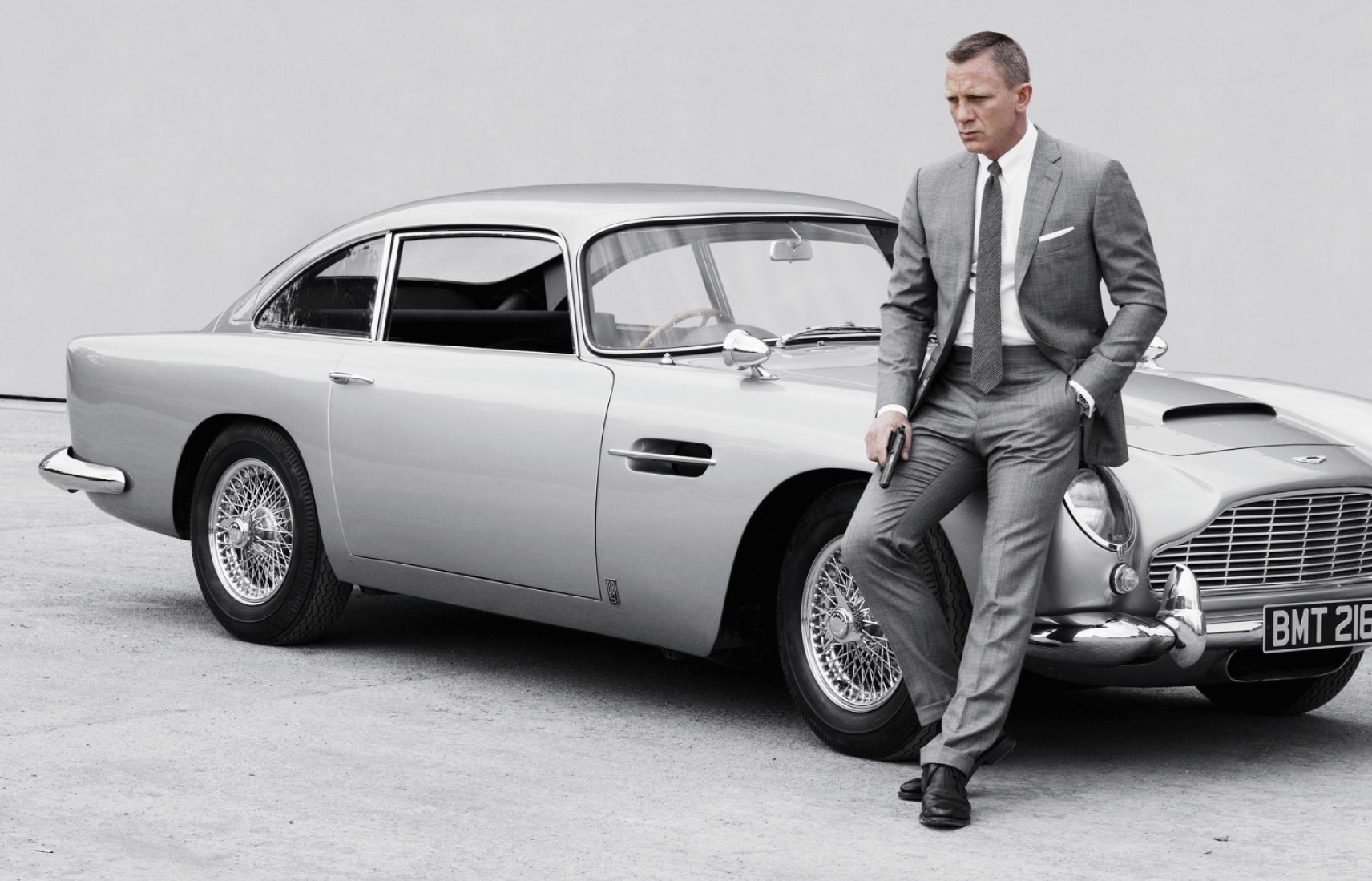 Το γκαράζ του Daniel Craig θυμίζει εκείνο του 007