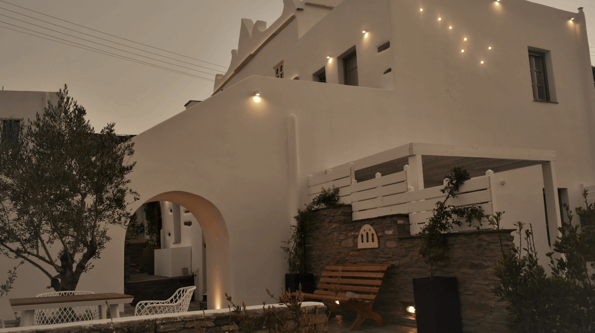 Ένα αρχοντικό 220 ετών στην Τήνο μεταμορφώνεται σε υπέροχο ξενοδοχείο