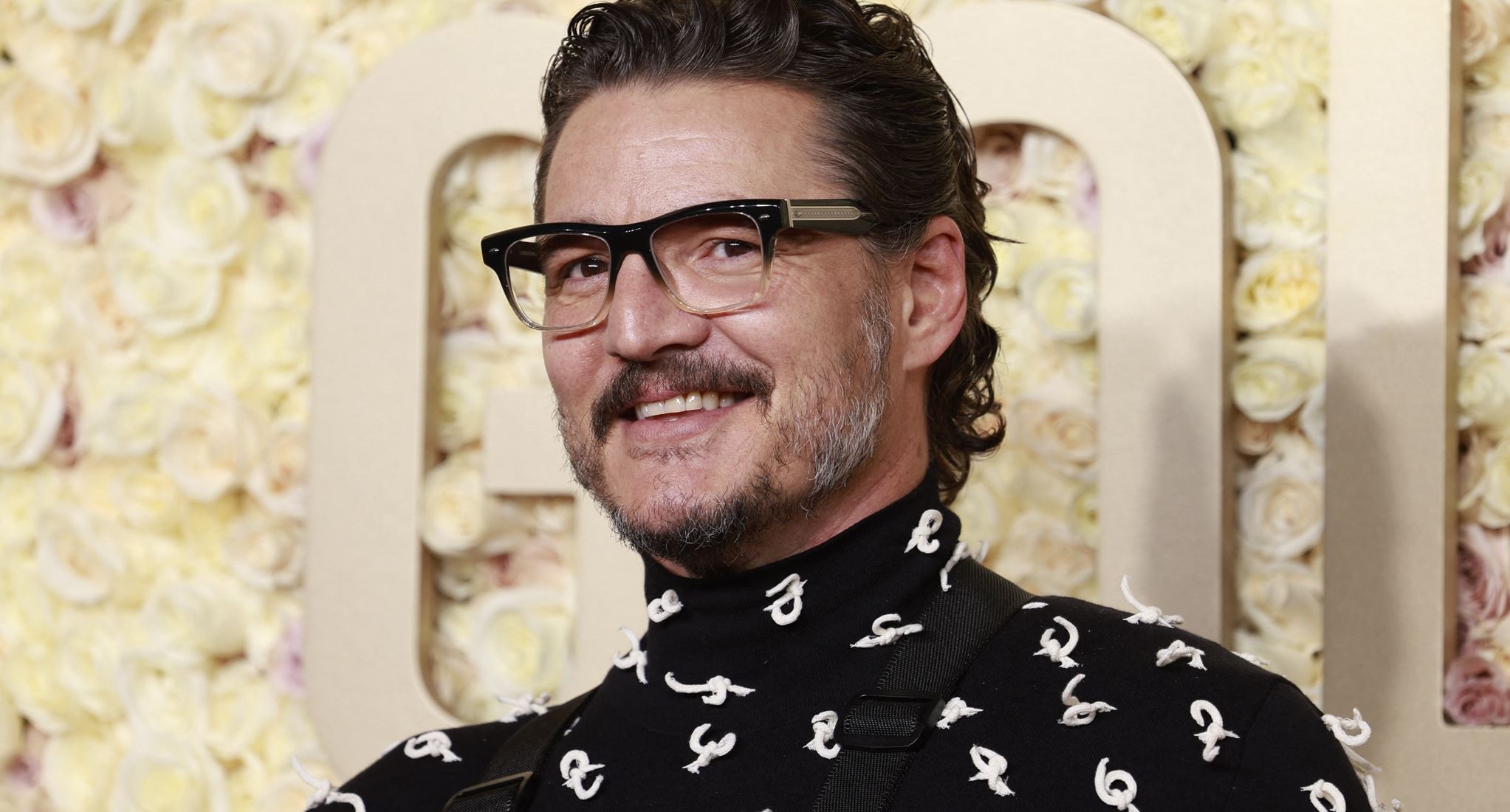 Τα sneakers του Pedro Pascal ταιριάζουν σε όλους μας