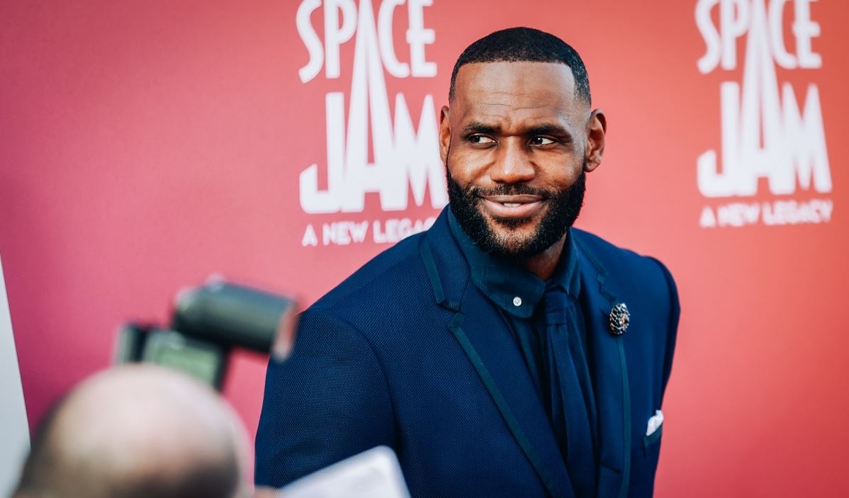 Καλωσορίζουμε τον LeBron James στο Fighting Games