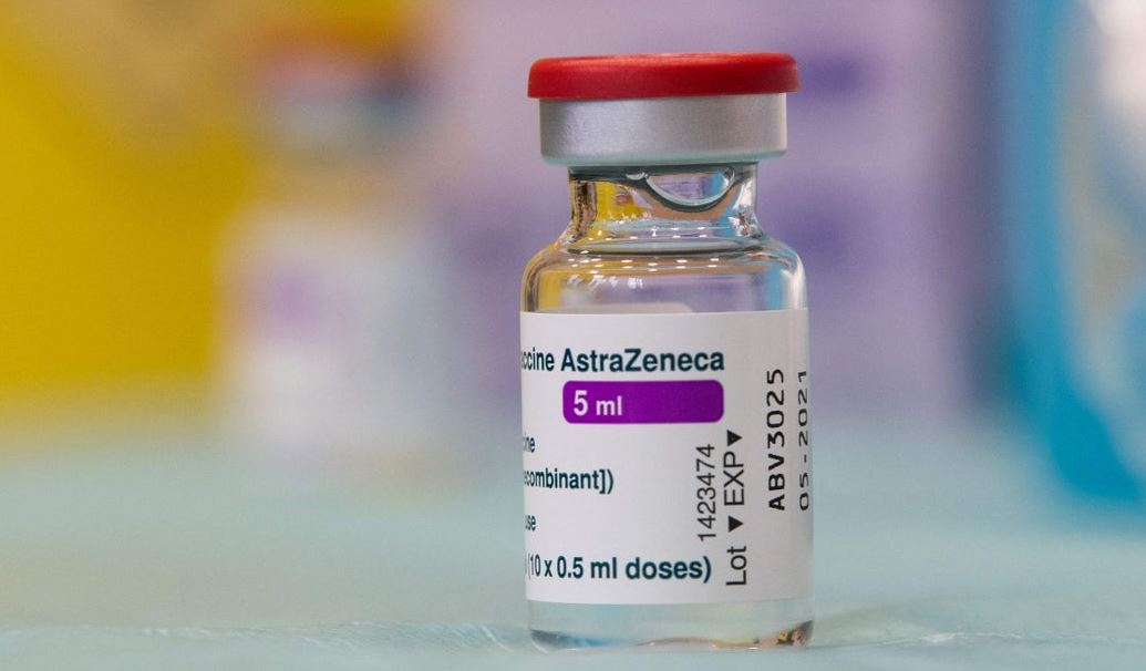 Η Ευρωπαϊκή Ενωση σταματά τα εμβόλια AstraZeneca και Johnson & Johnson