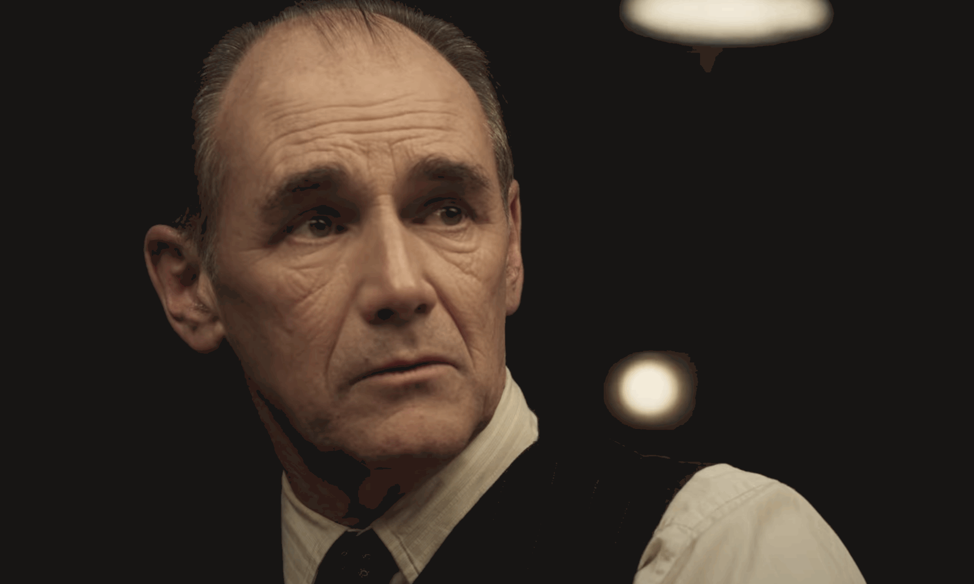 Κι αν το The Outfit είναι το θρίλερ της χρονιάς;