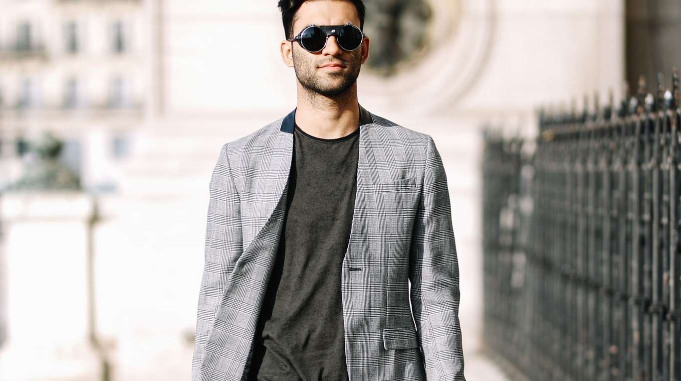 Επιστροφή στο γραφείο με το πιο κλασικό smart casual look