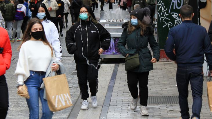 Κορονοϊός: Δεν πέφτουν κάτω από τους 700 οι διασωληνωμένοι