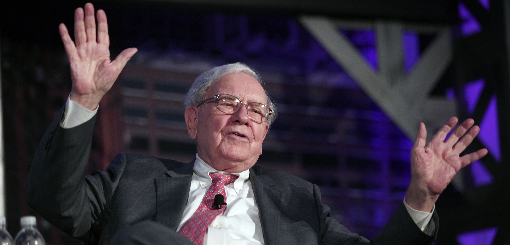 O Warren Buffet ξέφυγε από την "παγίδα του άνθρακα"