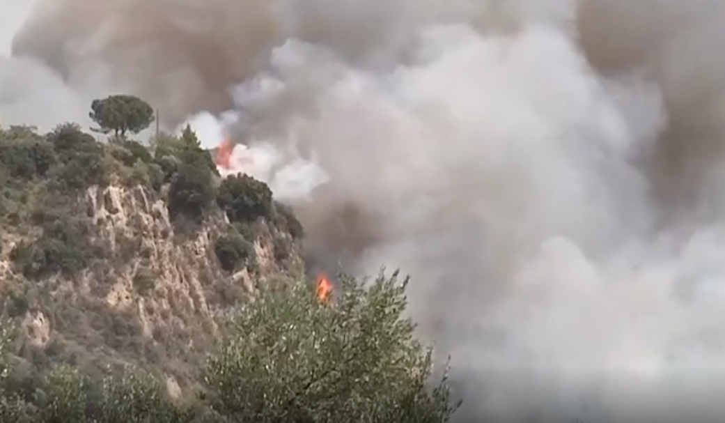 Αναζωπύρωση σε δύο μέτωπα στη Βαρυμπόμπη