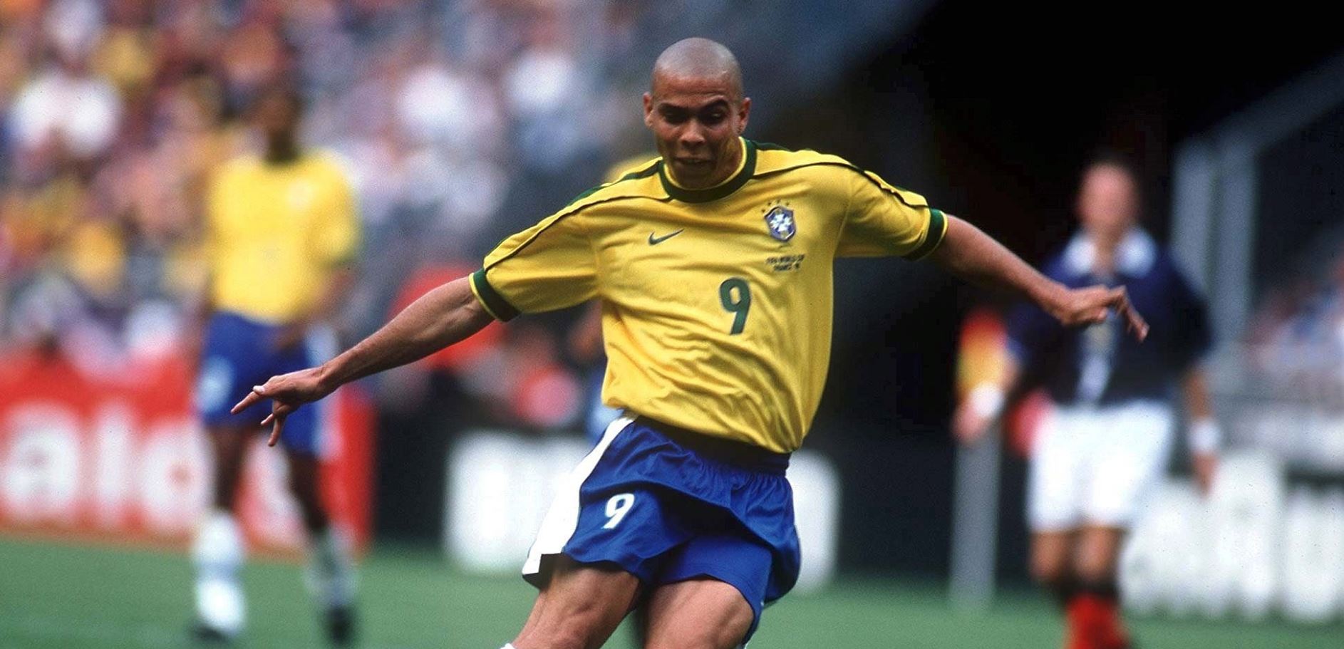 Όλοι νοσταλγούν το ποδόσφαιρο των 90s