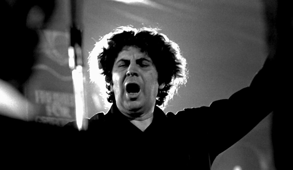 "Ζήτω η ομορφιά. Ζήτω η αγάπη": Τα ημερολόγια του Μίκη Θεοδωράκη