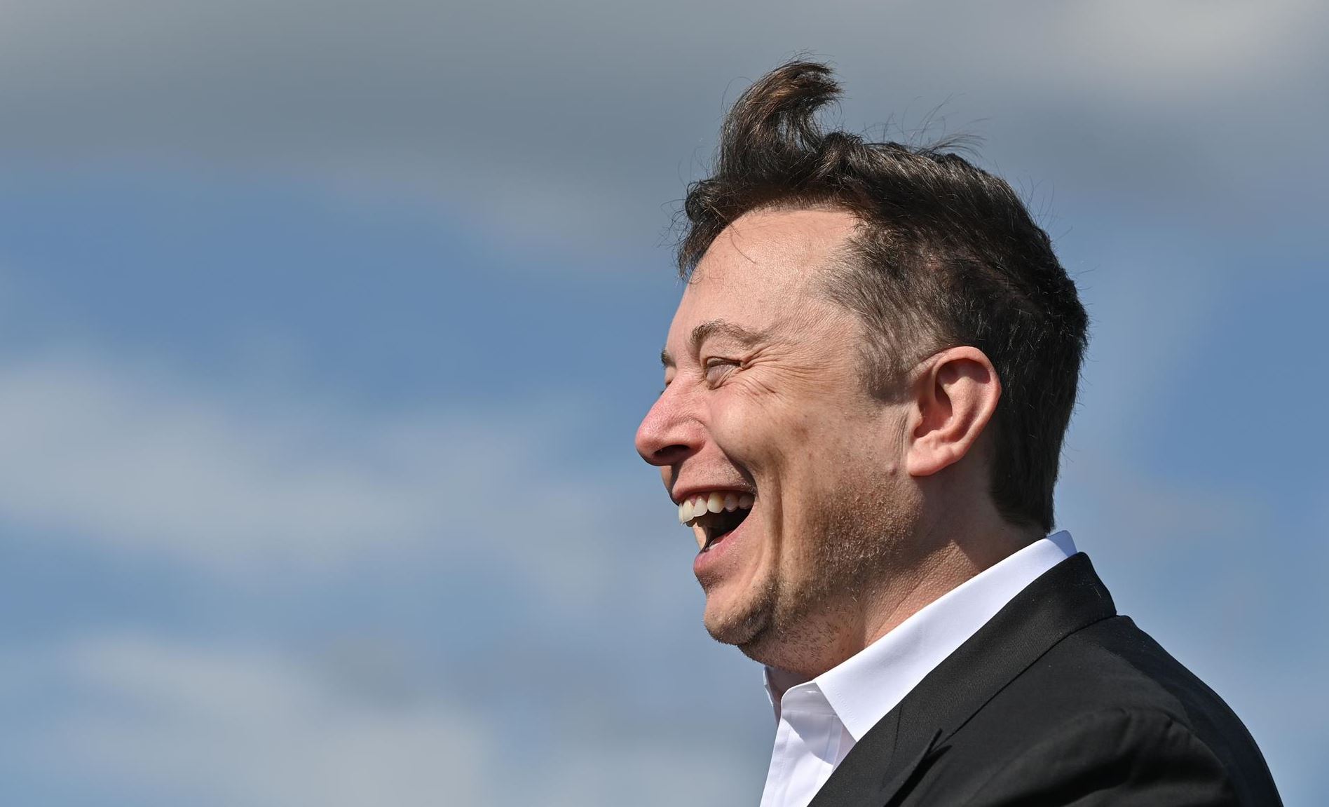 To beef δισεκατομμυρίων ανάμεσα σε Elon Musk και Jeff Bezos