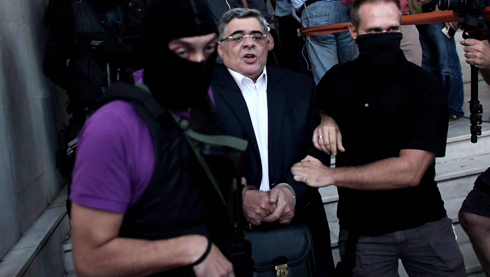 Η Χρυσή Αυγή δεν λερώνει πια τη Βουλή