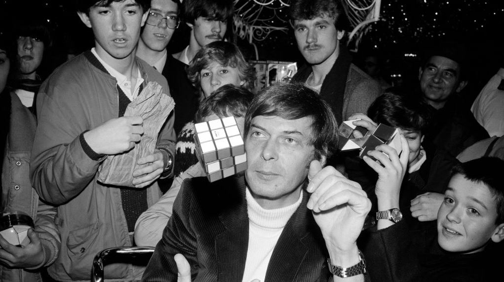 Μια φορά κι έναν καιρό, ένας τύπος έγινε κατα λάθος πάμπλουτος επειδή δημιούργησε τον κύβο του Rubik