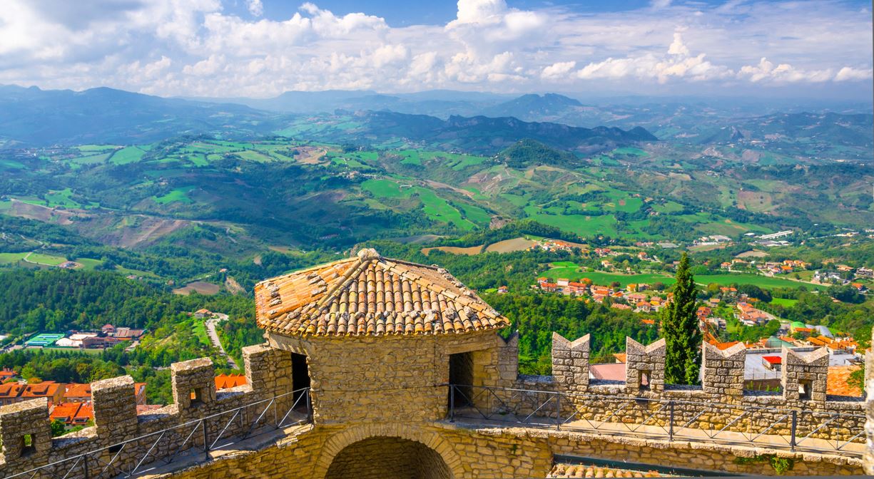 Στο Σαν Μαρίνο για εμβολιαστικό τουρισμό