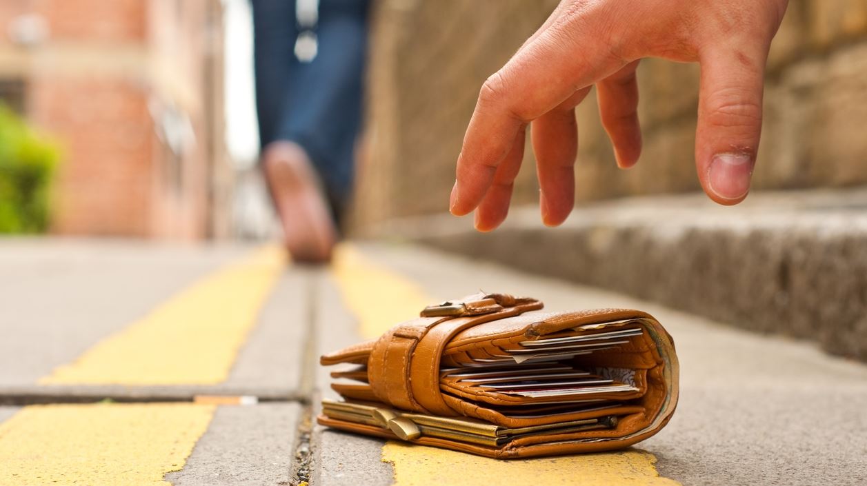 7 κόλπα για να μην χάνεις συνέχεια το κινητό ή το πορτοφόλι σου