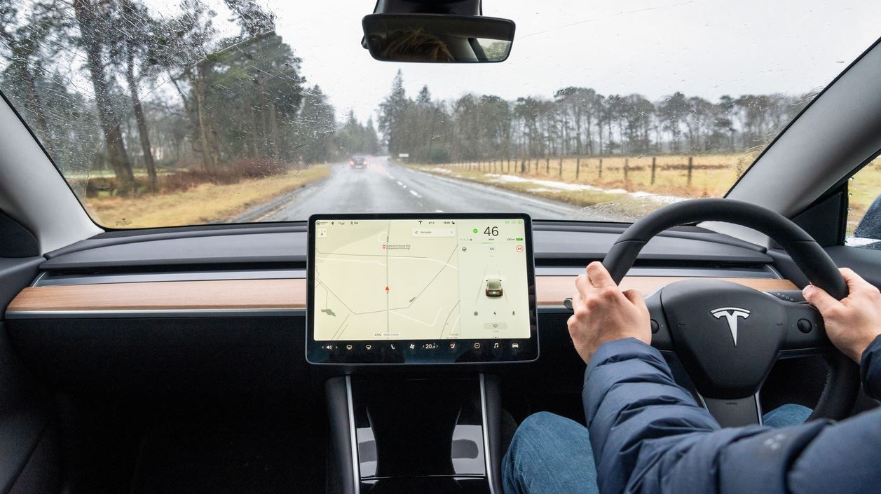 Πλέον το Tesla θα ξέρει και πότε νυστάζεις