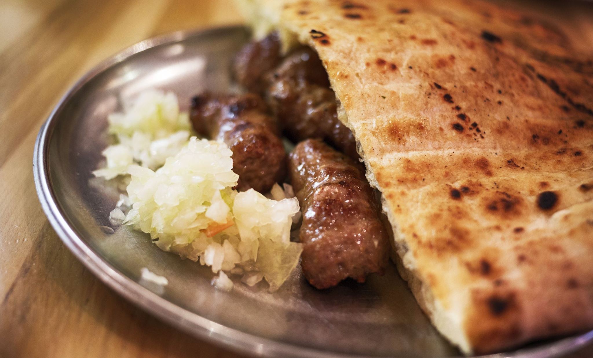 Πώς θα φτιάξεις το cevapcici, το κεμπάπ της Βοσνίας