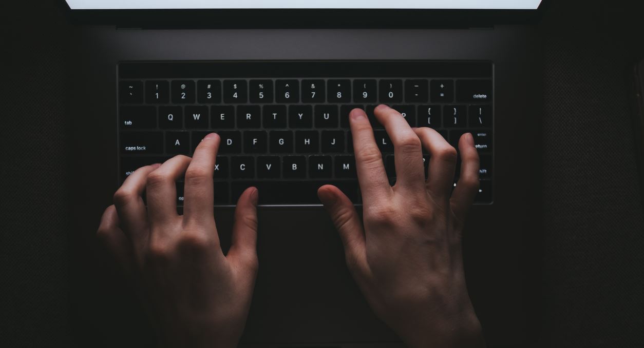 Όταν οι πολιτικοί παρενοχλούν δημοσιογράφους