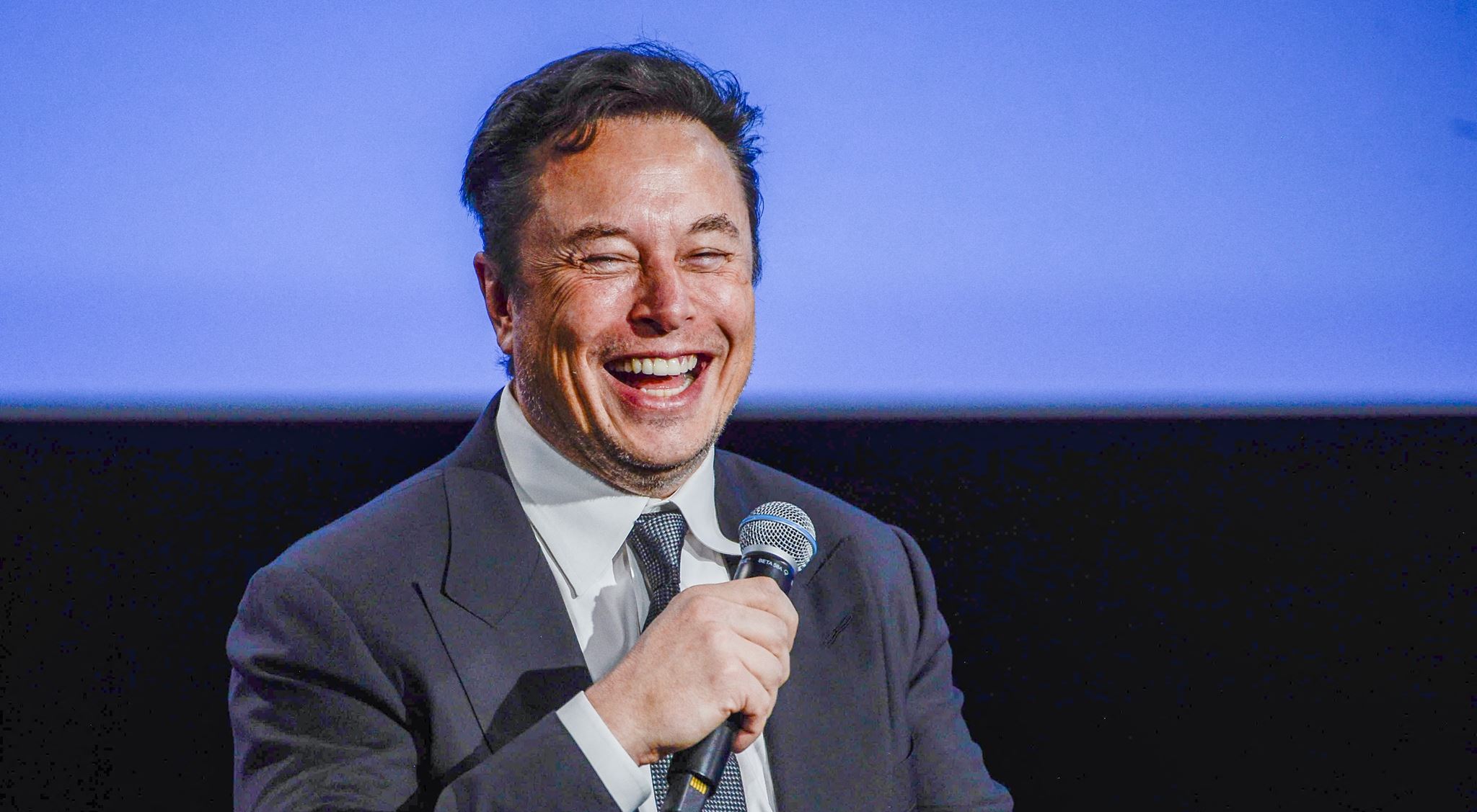 Έως και 1.000 ευρώ πωλείται το άρωμα του Elon Musk στο eBay