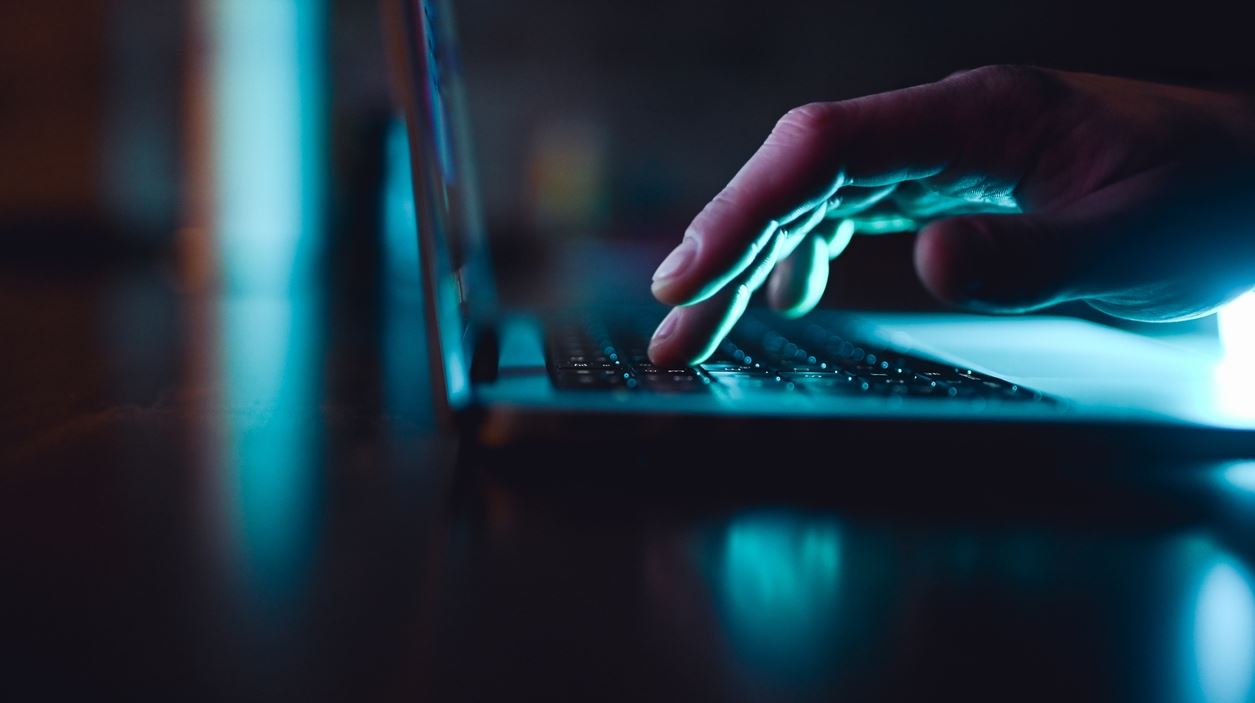 Πώς μπορείς να περιηγηθείς στο dark web με ασφάλεια