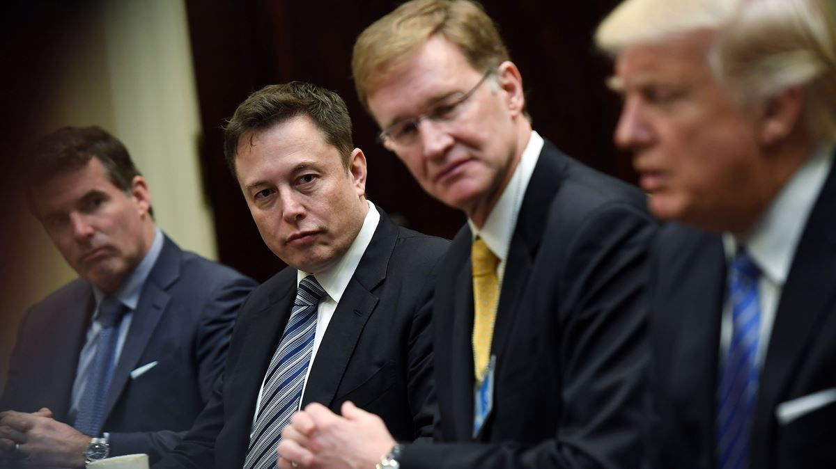 Τον Elon Musk θέλει στην κυβέρνησή του ο Donald Trump