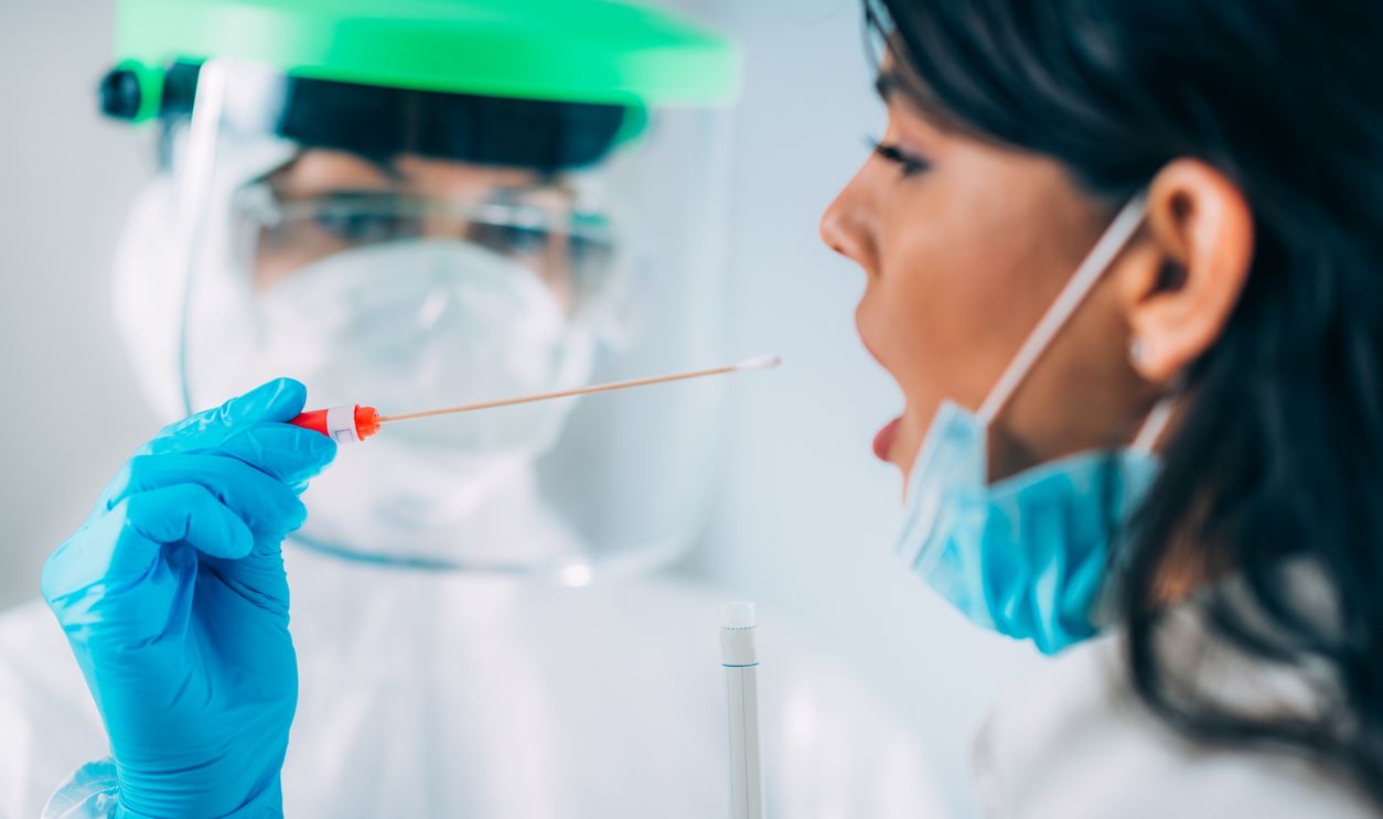 Όλα τα συμπτώματα του κορονοϊού σύμφωνα με τον Ηλία Μόσιαλο