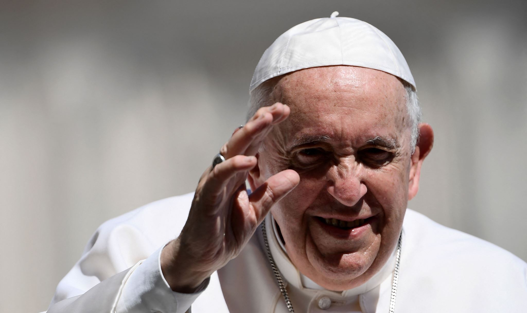 Ο Πάπας επιστρέφει τρία θραύσματα των Γλυπτών του Παρθενώνα