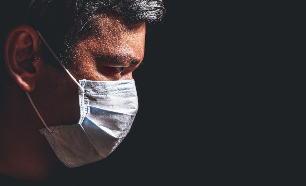 Νέα έρευνα εξηγει γιατί η COVID-19 πλήττει περισσότερο τους άντρες