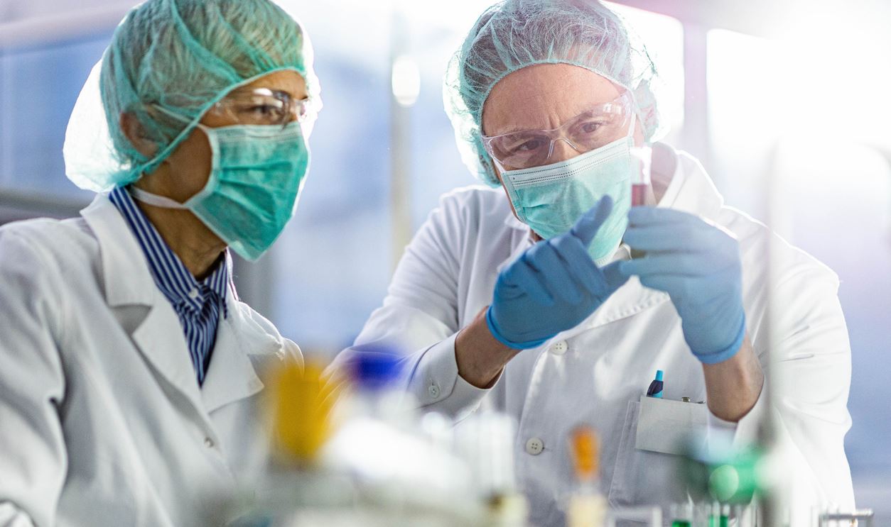 Οι θεραπείες για τον κορονοϊό που μελετούν οι επιστήμονες