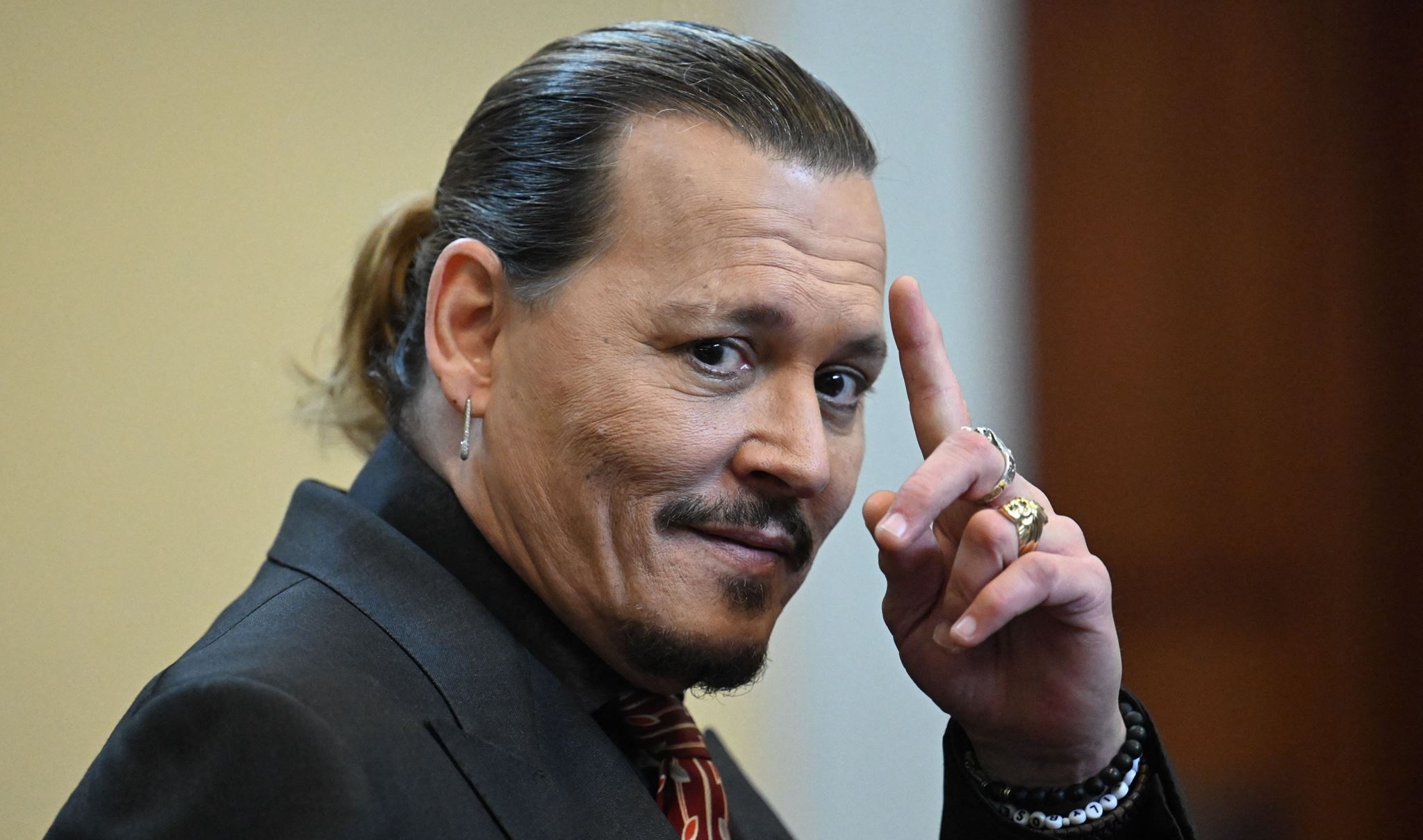 Η πρώτη φωτογραφία του Johnny Depp ως βασιλιάς Λουδοβίκος ΙΕ'