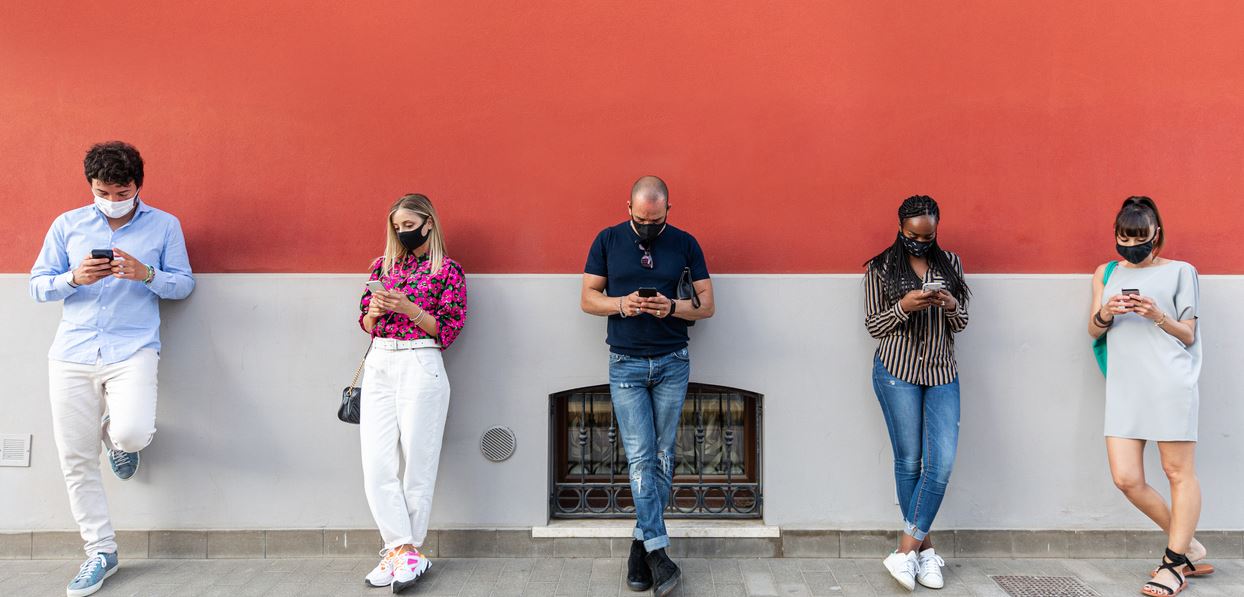 Πόσο εφικτό είναι να μπει κόφτης στα SMS του 13033