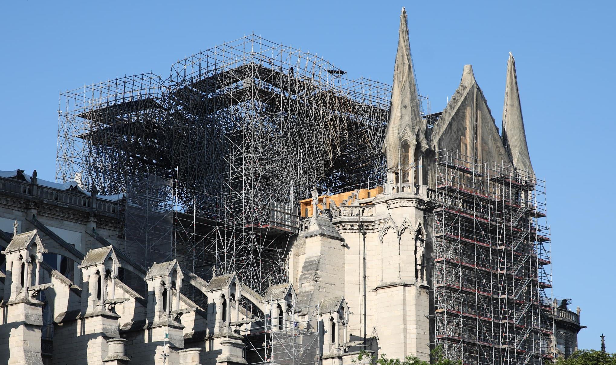 Η Παναγία των Παρισίων θα χτιστεί όπως ήταν πριν καεί