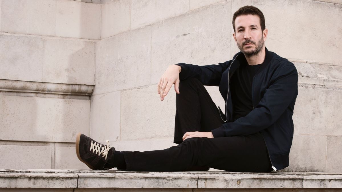 Alex Michaelides, πώς είναι να είσαι o #1 συγγραφέας στα best sellers των New York Times;