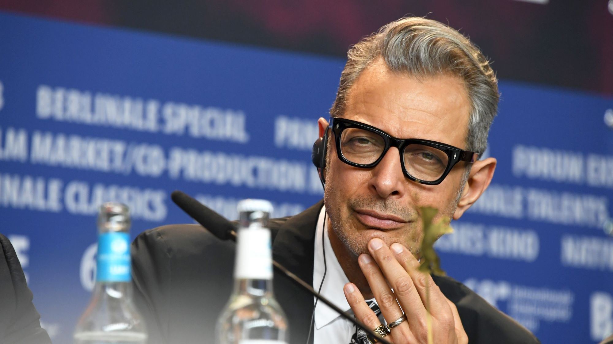 Μικρά μυστικά για να φροντίζεις σωστά τα γκρίζα μαλλιά