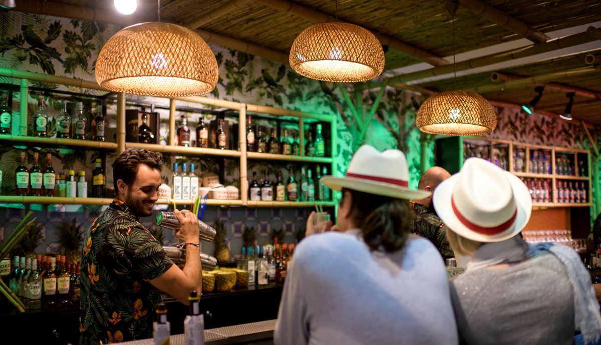 Η μεγάλη γιορτή των μπαρ επιστρέφει στην Αθήνα