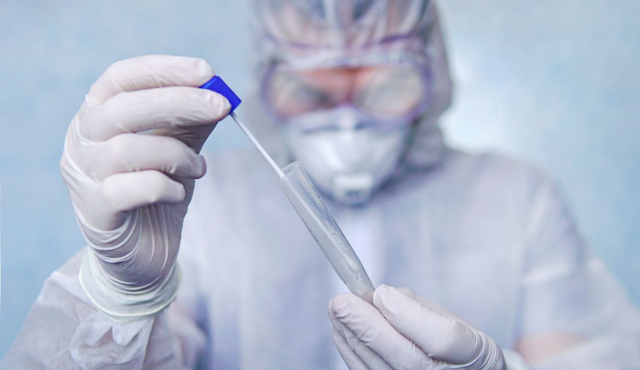 3 επιστήμονες προειδοποιούν για την έξαρση των κρουσμάτων κορονοϊού