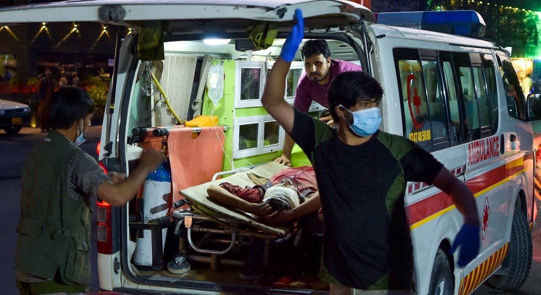 Εκατόμβη νεκρών από την επίθεση του ISIS στο αεροδρόμιο της Καμπούλ