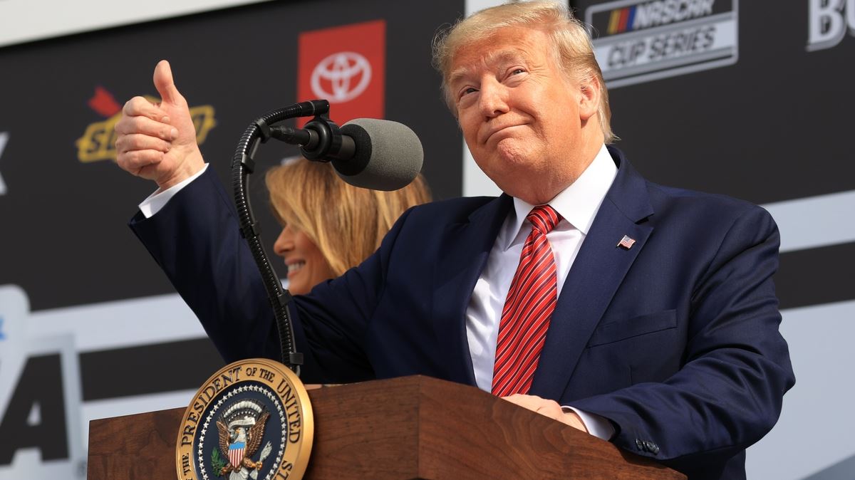 Κι αν ο Donald Trump έχει δίκιο που λέει ότι πολλοί θέλουν τη δικτατορία τους;