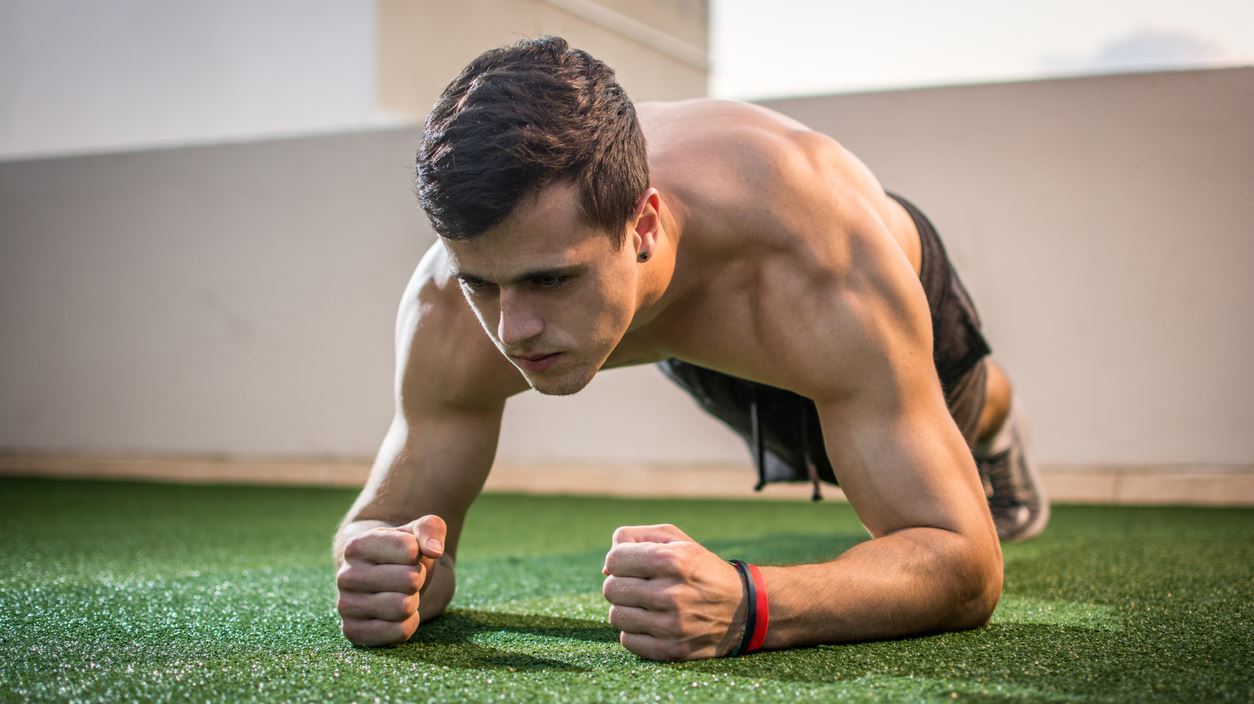 Οι τρεις ασκήσεις που θα δυναμώσουν τον κορμό σου
