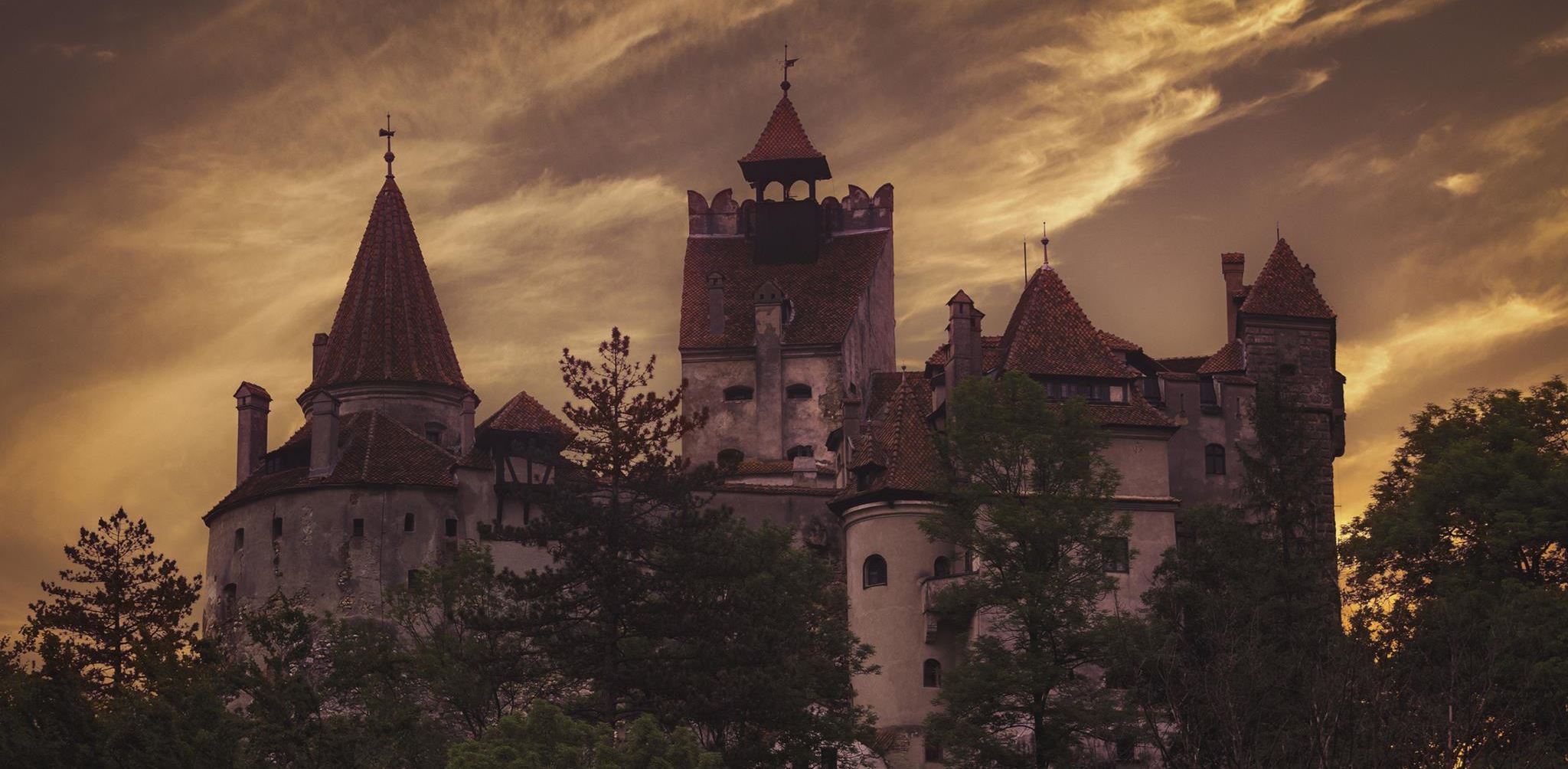 Επίσκεψη στο κάστρο του Κόμη Δράκουλα από τον καναπέ