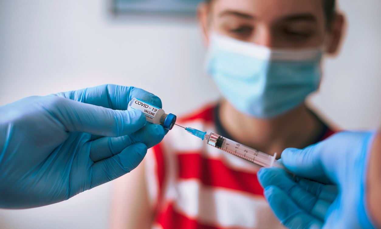 Τρίτη δόση εμβολίου εναντίον μετάλλαξης Όμικρον