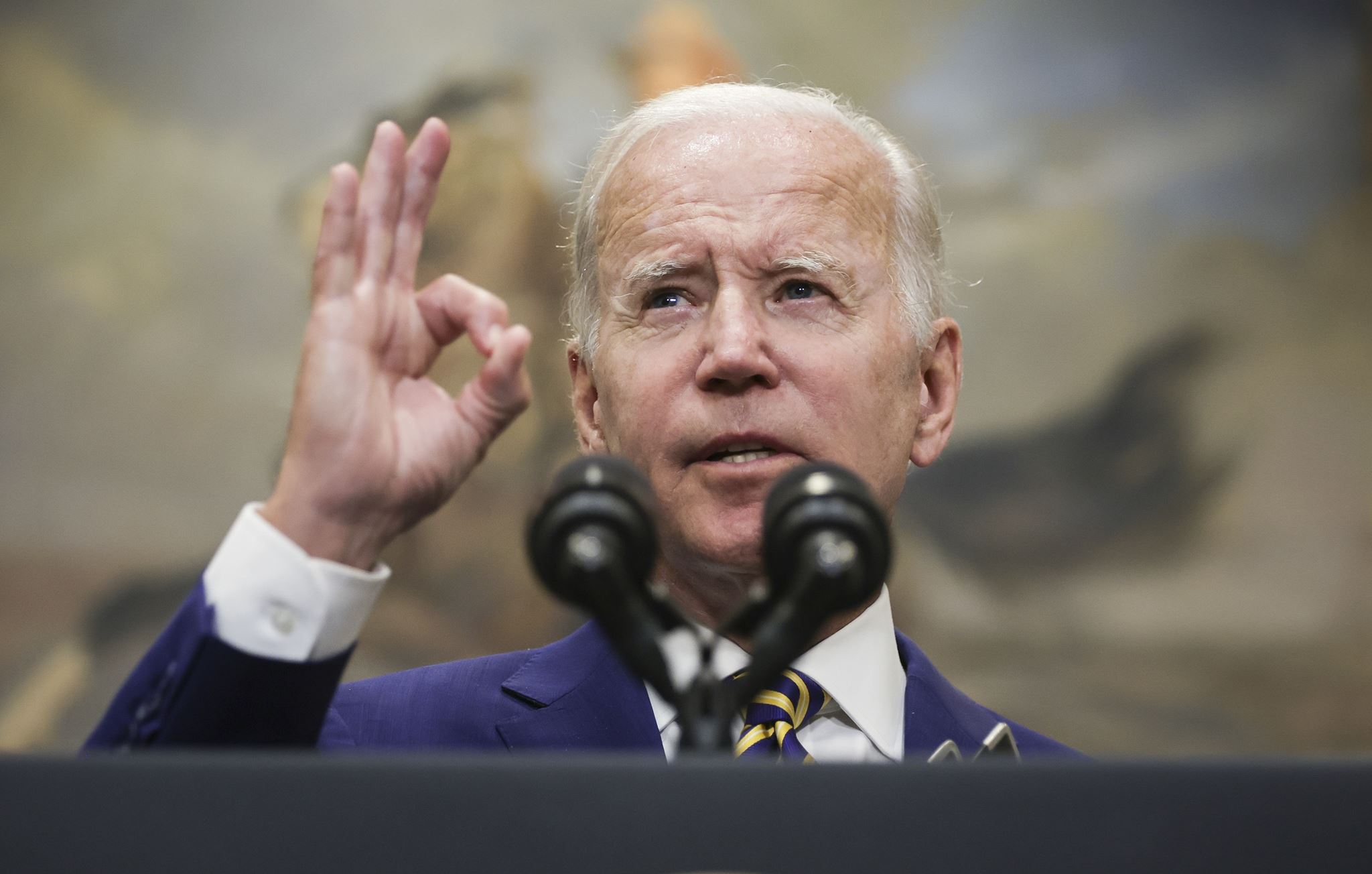 O Joe Biden τα βάζει με τον Elon Musk για το Twitter