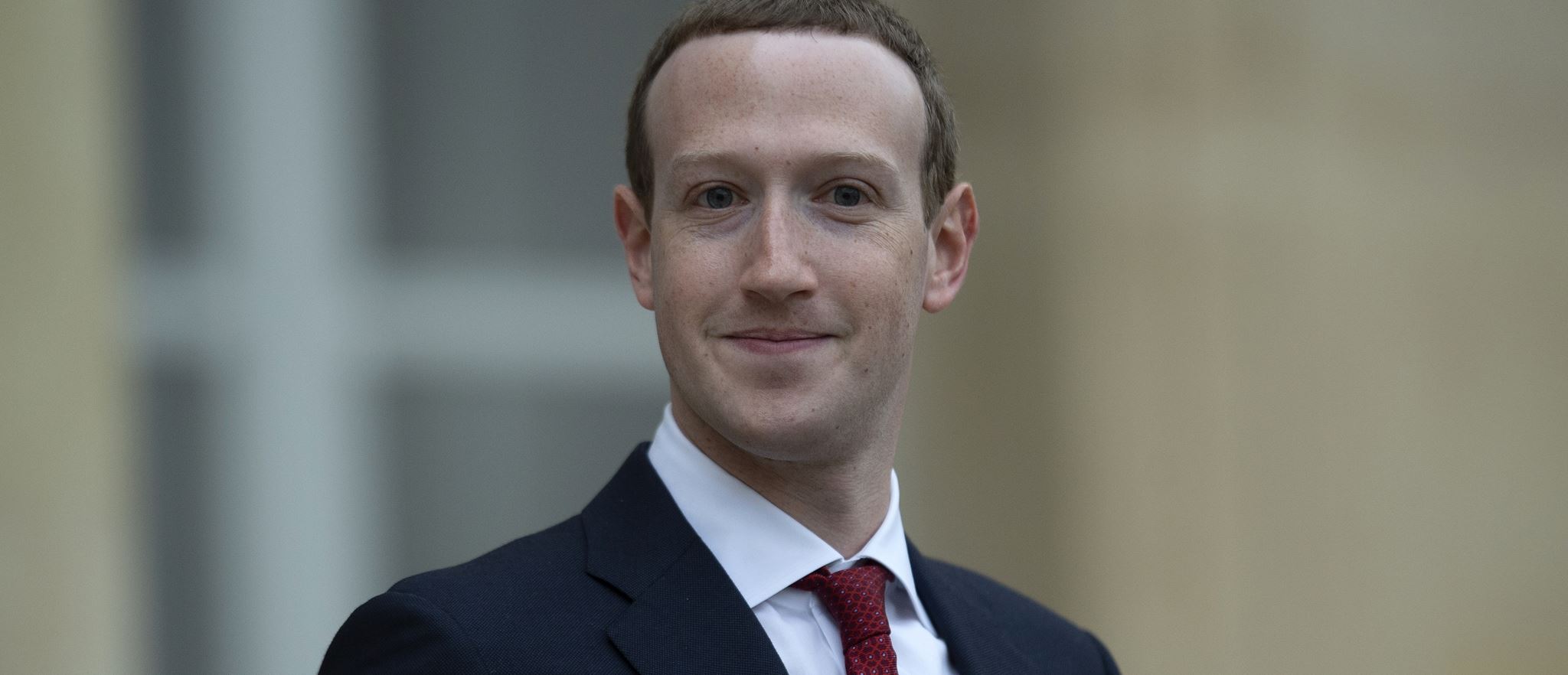 Ένα παλιό email του Mark Zuckerberg ίσως έχει την εξήγηση για το extreme make over του