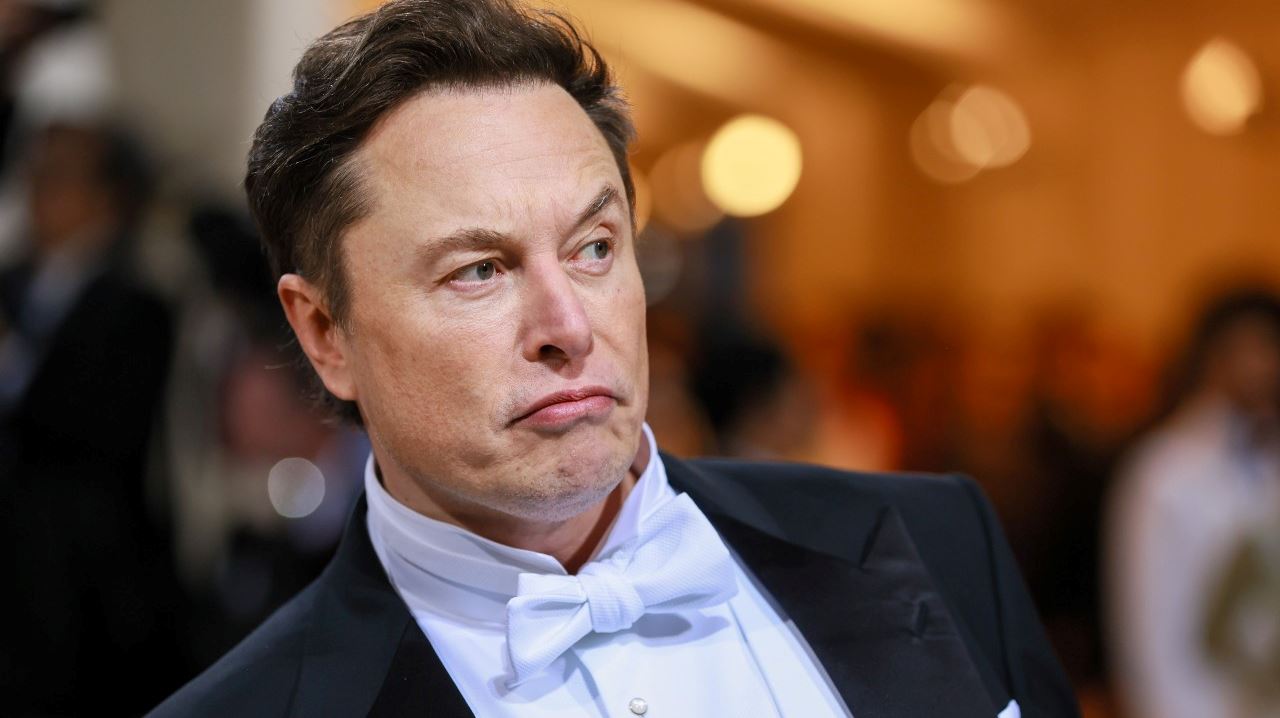 Έτσι ξαφνικά ο Elon Musk στηρίζει το Dogecoin