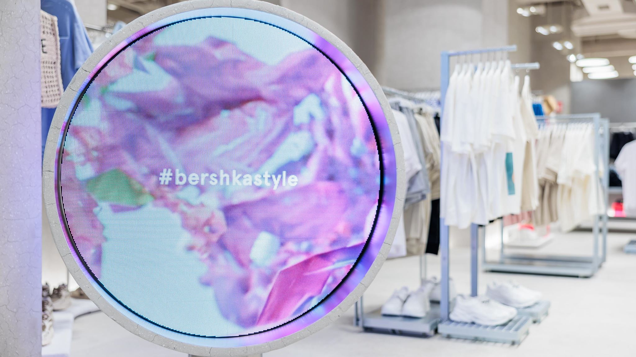 Το νέο image της Bershka στο The Mall Athens είναι εμπειρία