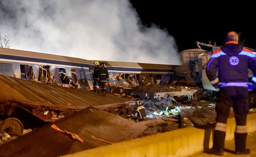 10+1 συγκλονιστικές φωτογραφίες από τη σύγκρουση τρένων στα Τέμπη
