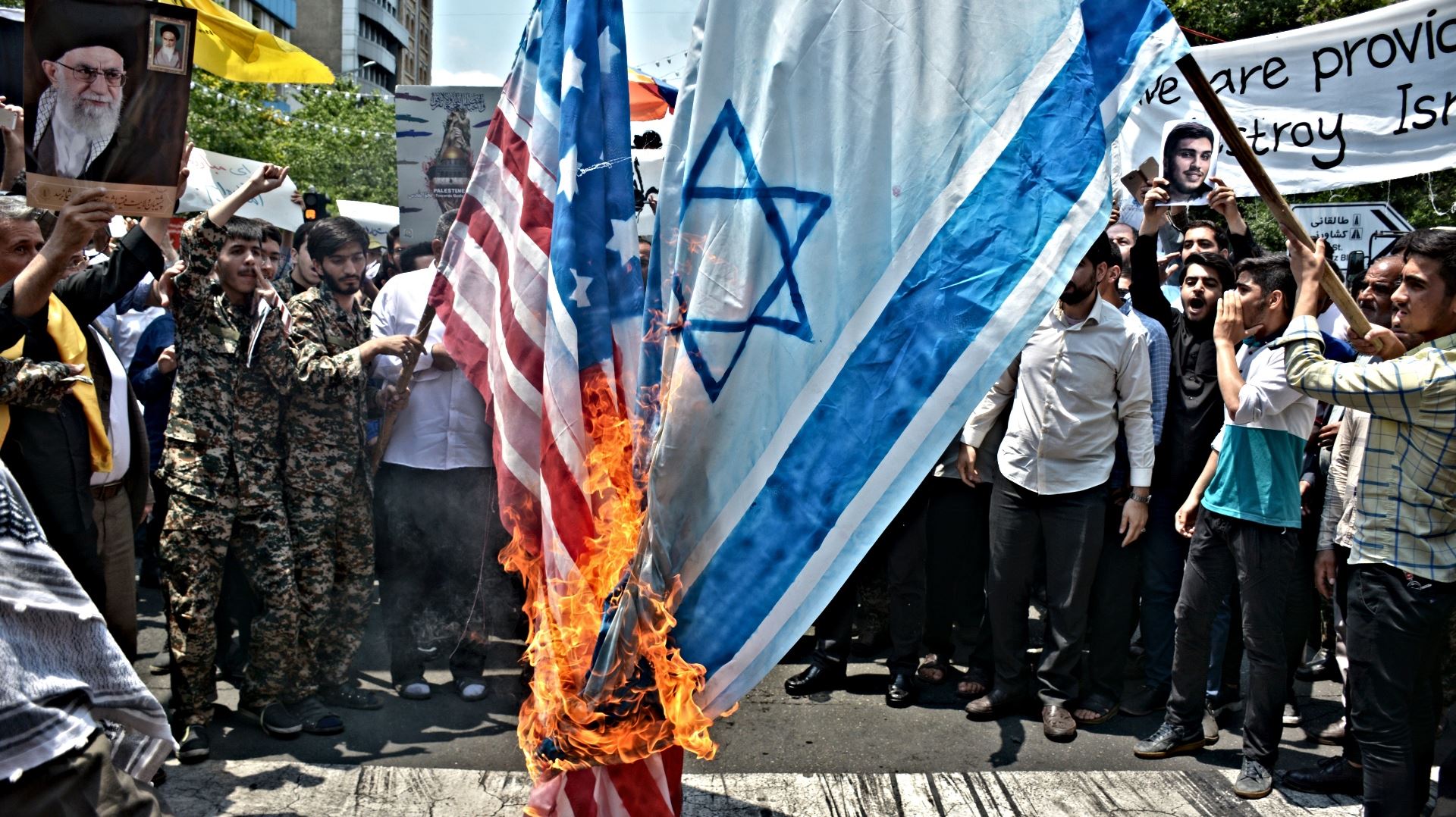 Οι νόμοι που προστατεύουν τις σημαίες