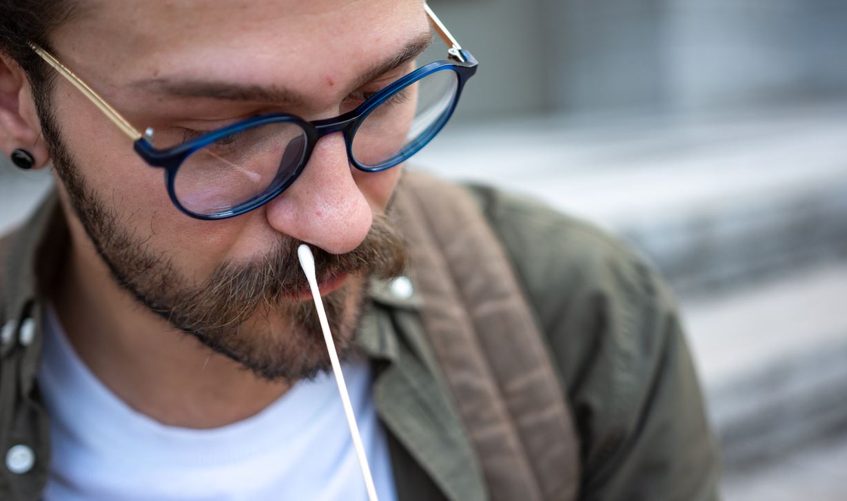 Self test από τη μύτη, όχι στο λαιμό