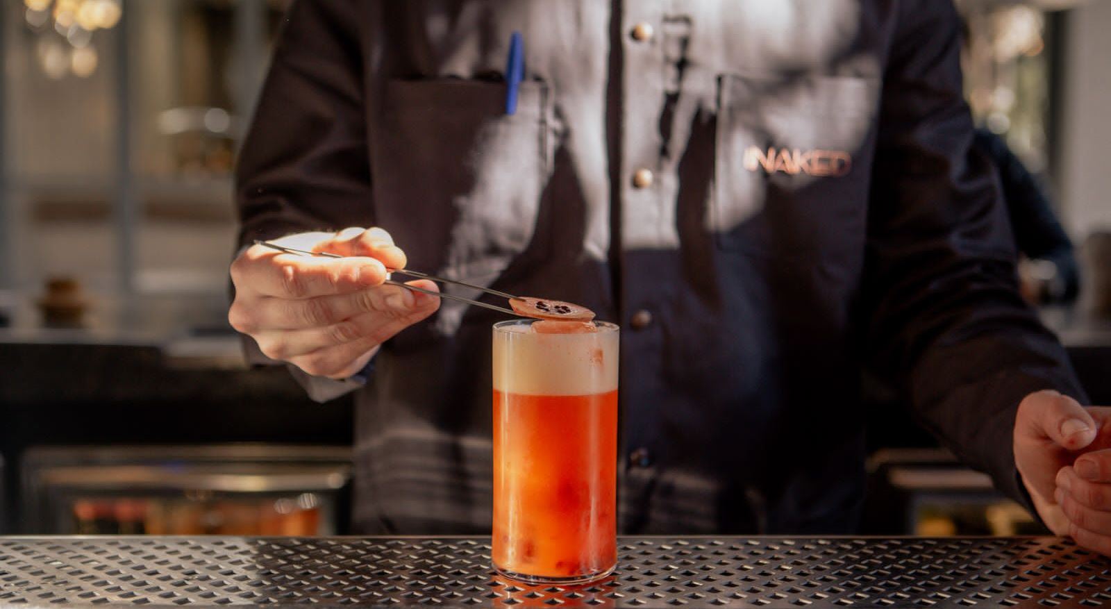 Το Naked Ath. μας ξαναβγάζει στην πλατεία Αγίας Ειρήνης