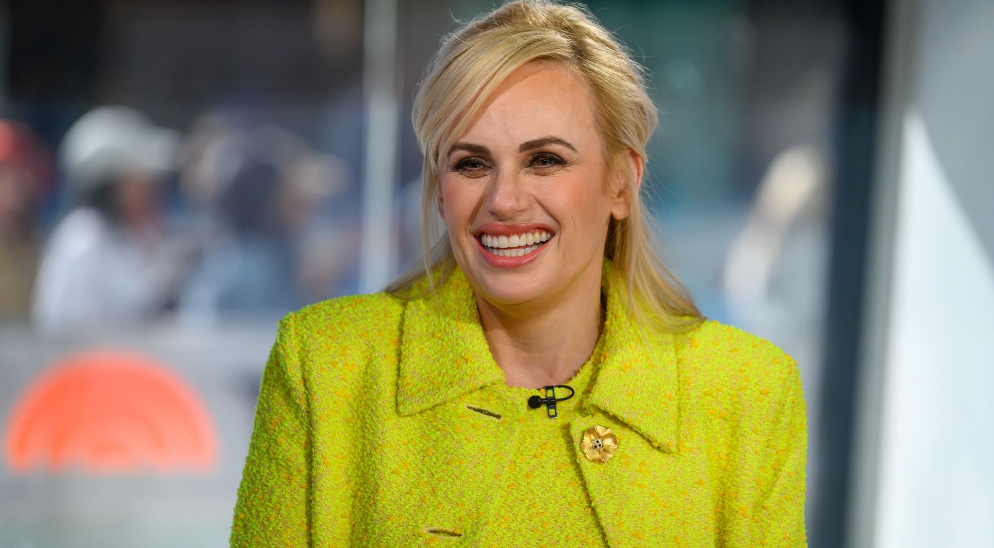 Μόλις ανακαλύψαμε το beef της Rebel Wilson με τον Sacha Baron Cohen