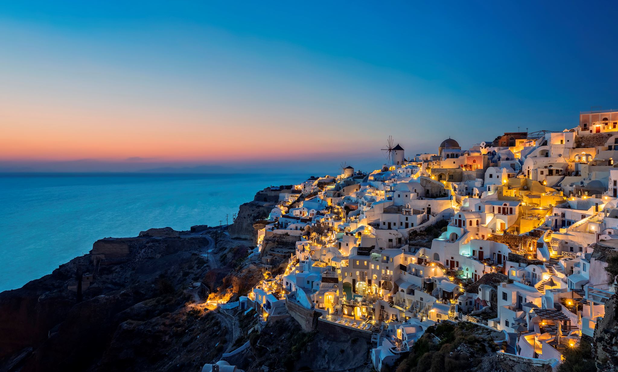 Από τη Μύκονο στη Σαντορίνη