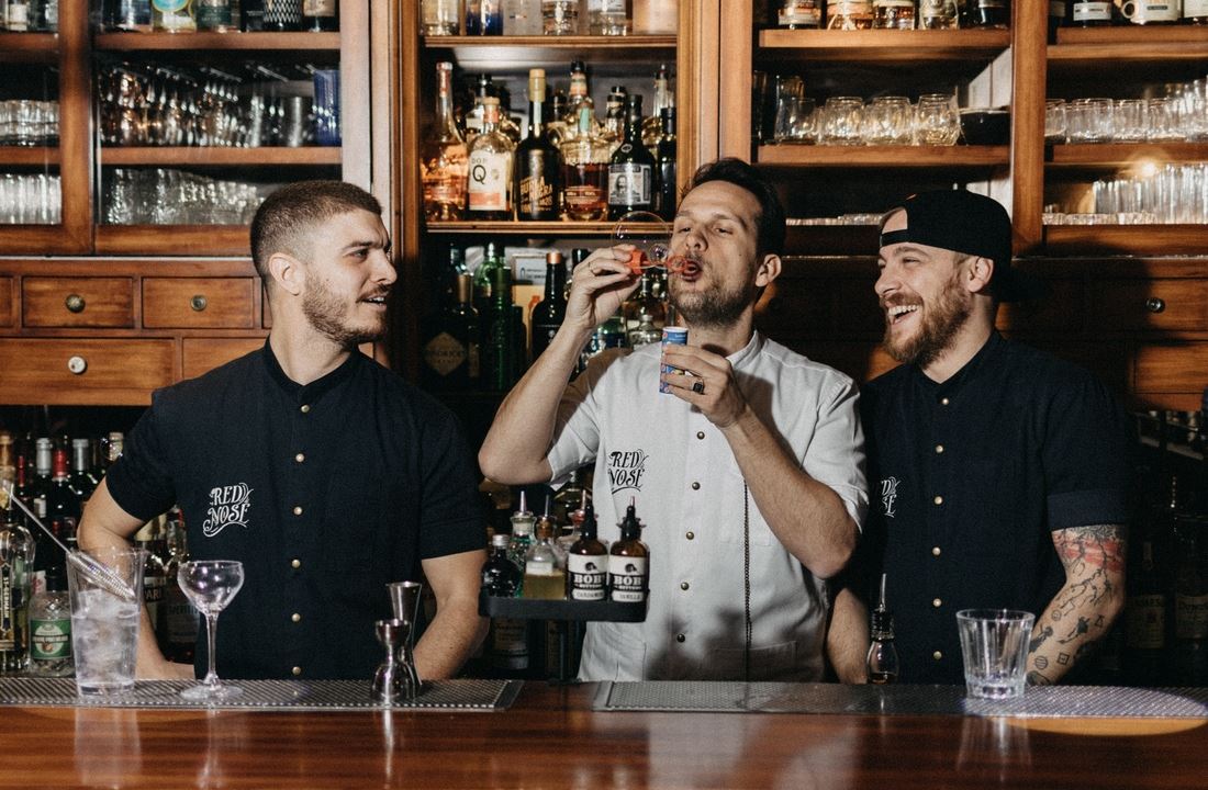 Στα Michelin των μπαρ, θα βρεις και ένα μαγαζί από τον Βόλο